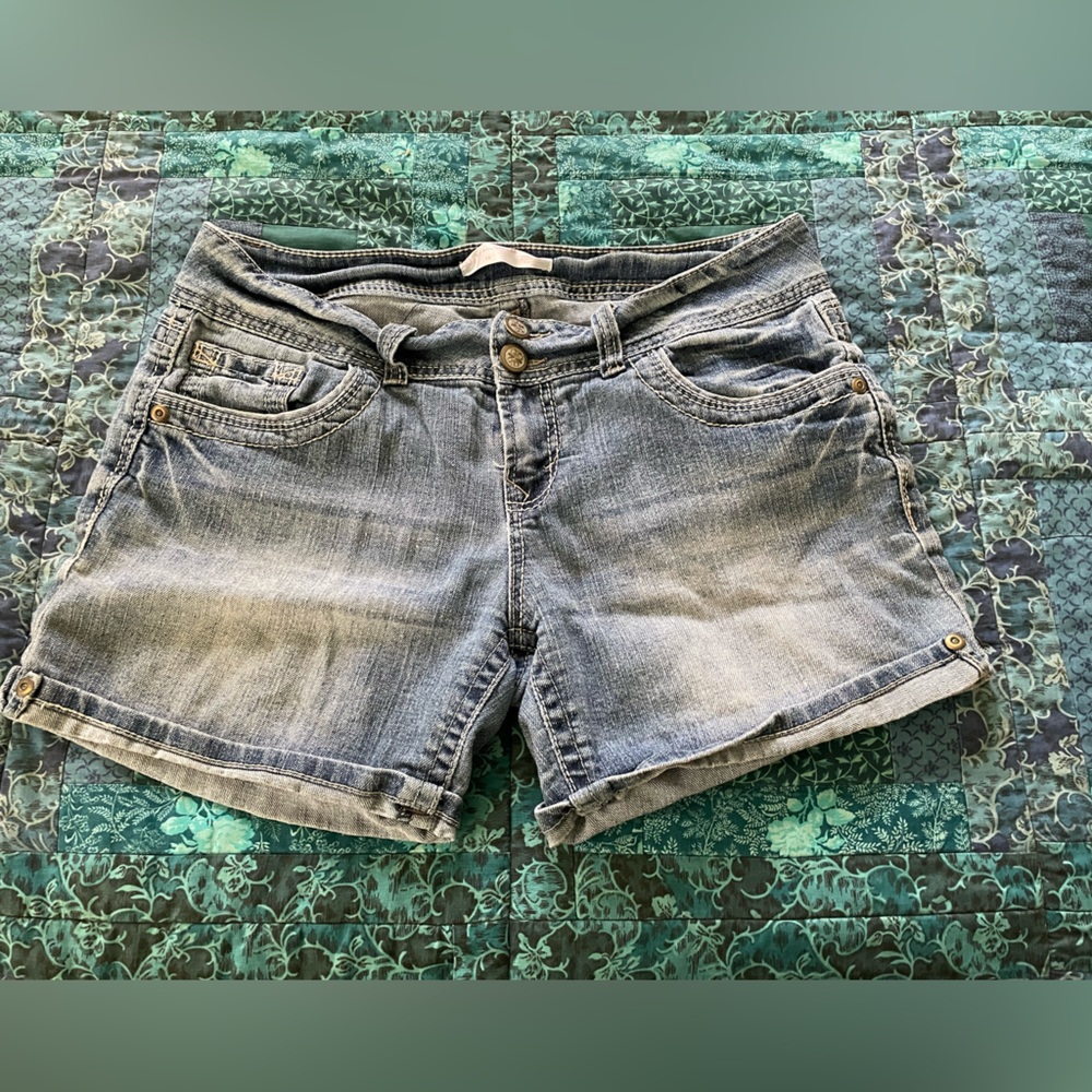 No Boundaries Distressed Jeans Shorts Size 13